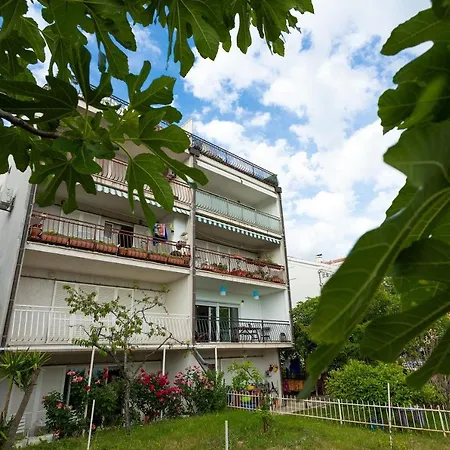 アパート Black & White *