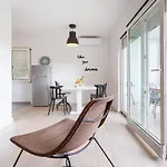 Black & White Apartment *