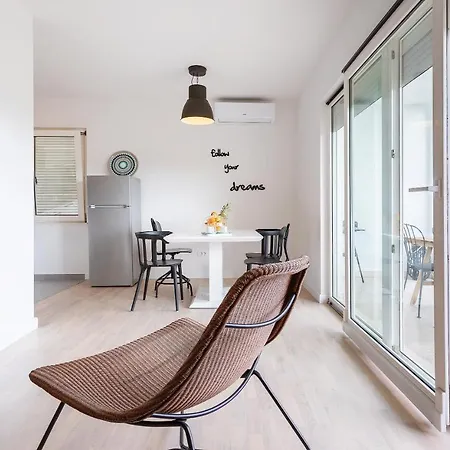 Black & White Apartment *