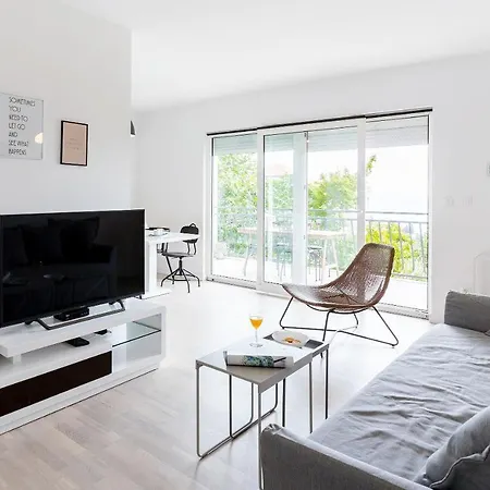 Black & White Apartment *