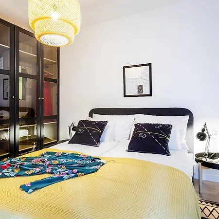 Black & White Apartment *