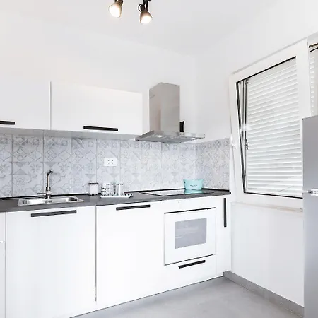 Black & White Apartment *