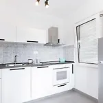 Black & White Apartment *