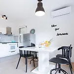 Apartment Black & White *