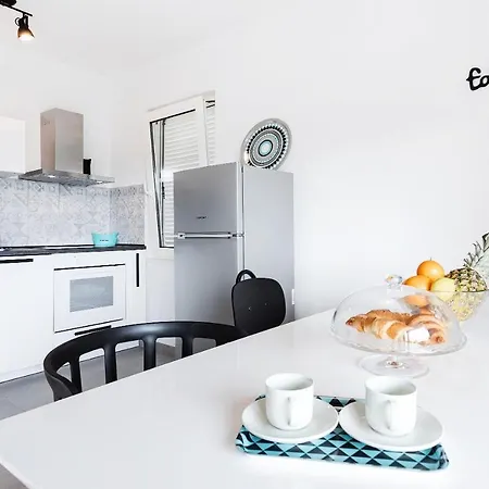 Apartment Black & White *